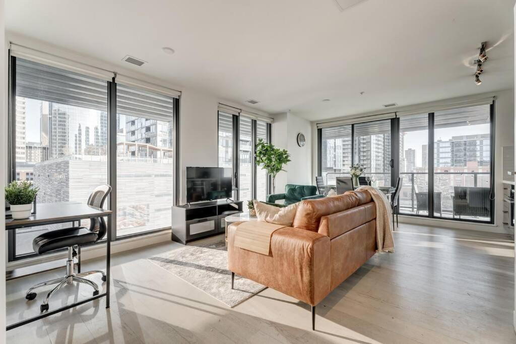 Downtown Tower View Apartment Calgary